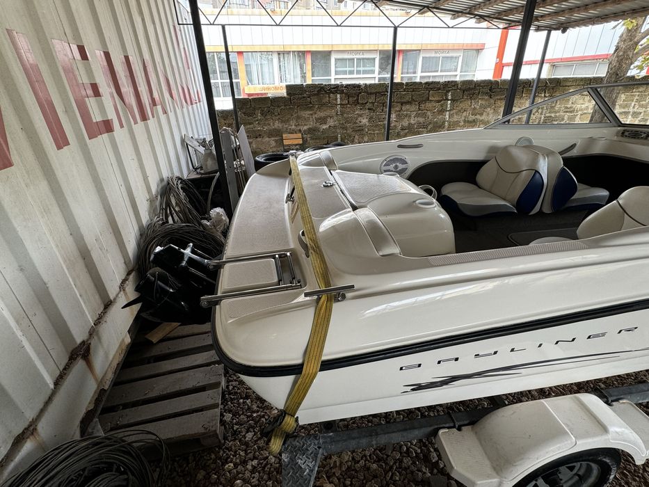 Лодка Bayliner 175