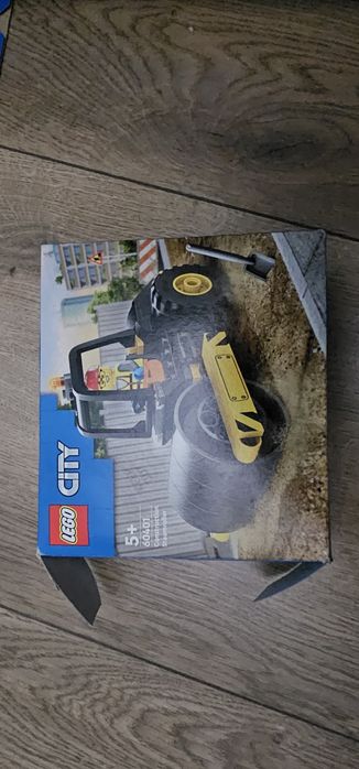 Lego 60324, 60420,60385 , plus 3 małe