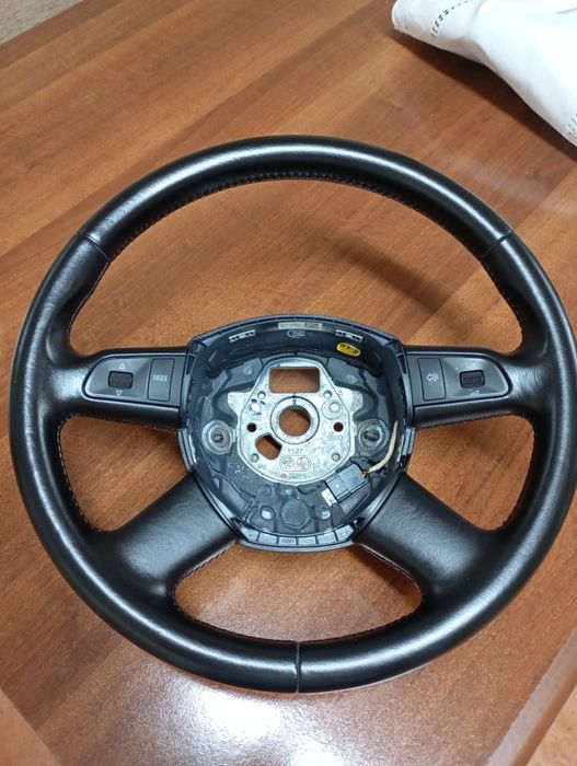Volante com comandos Audi