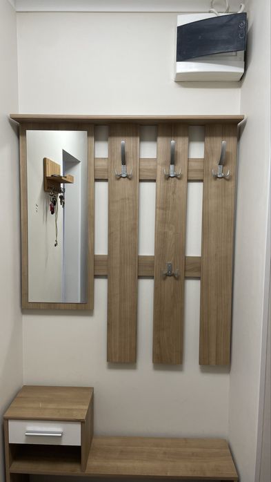 Garderoba wieszaki z lustrem