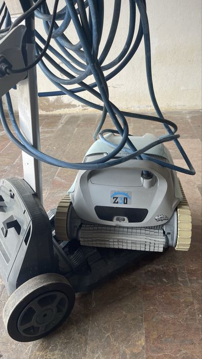 Robôt de limpeza de piscinas