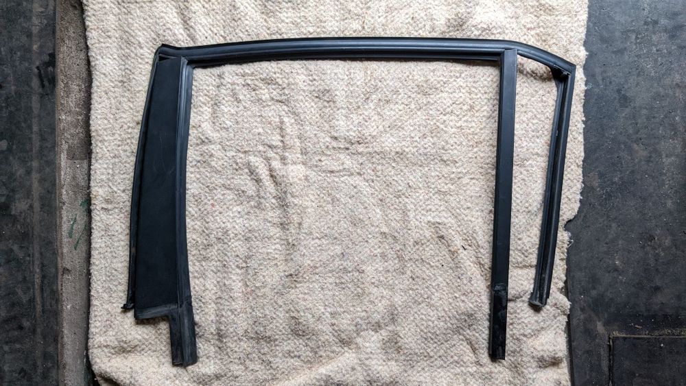 Пластик дверей, накладки, БМВ е46 універсал, молдинги, уплотнитель