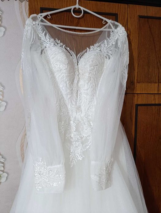 Продам  весільну сукню