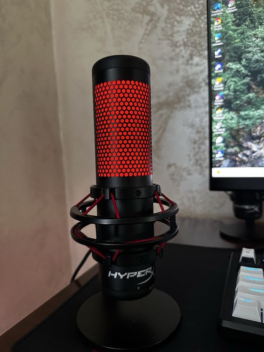 Продам микрофон HyperX Quadcast