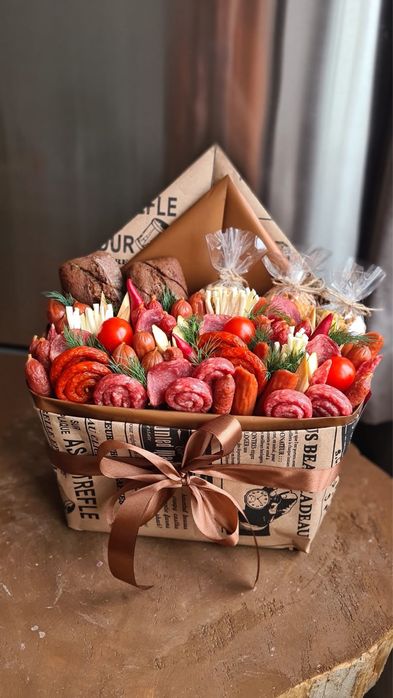 Букети солодкі і солоні Харків на різні свята букет дівчині