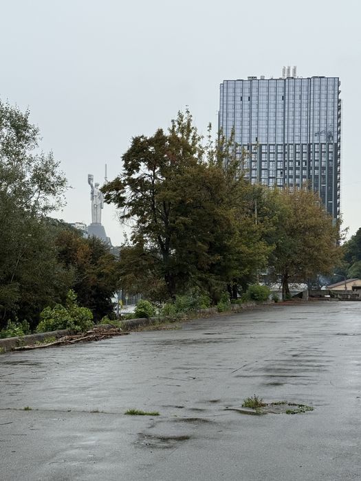 Аренда помещения БЕЗ %автосалон спортзал СТО Печерск от 1000м2 70 кВт!