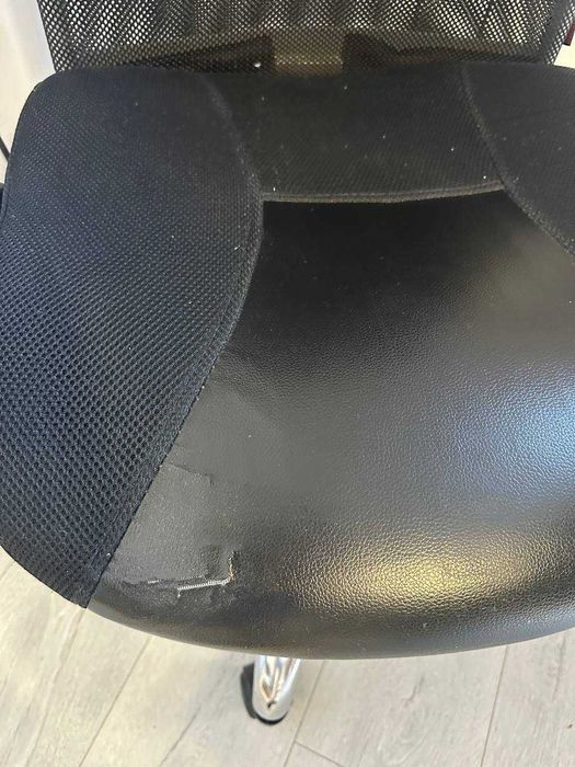 Крісло офісне SIGMA з незначним ушкодженням