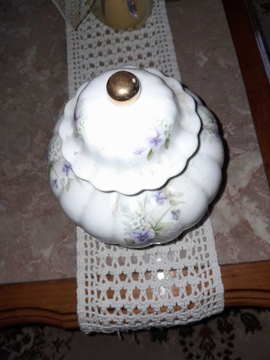 3 boles com filete em ouro