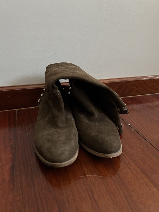 Botas cowboy camurça e tachas