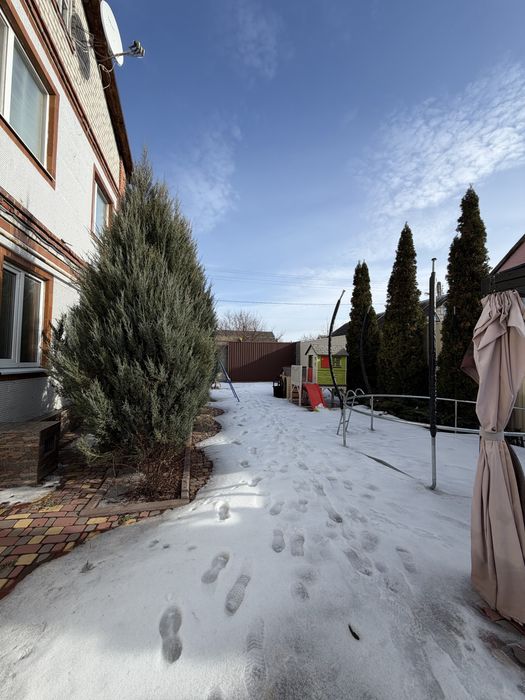 Продам дом кирпичный из 2х этажей.ХТЗ.