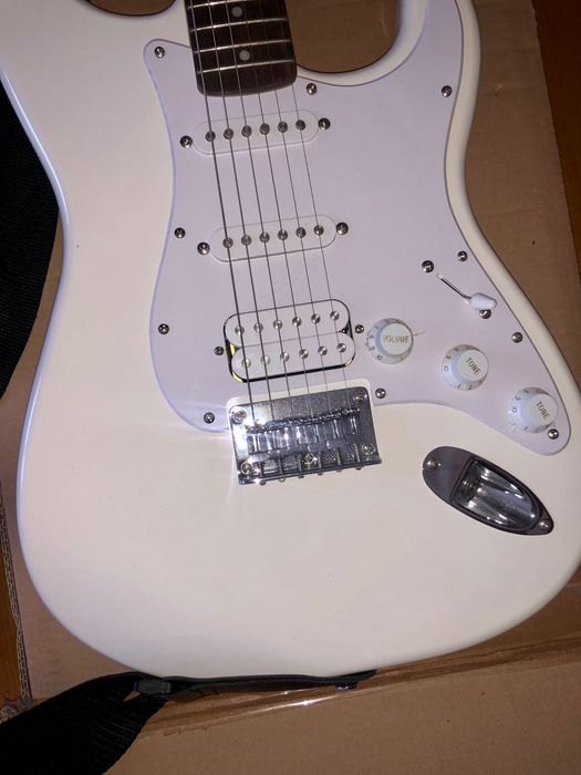 Гитара электро Squier Stratocaster ICSH20026495