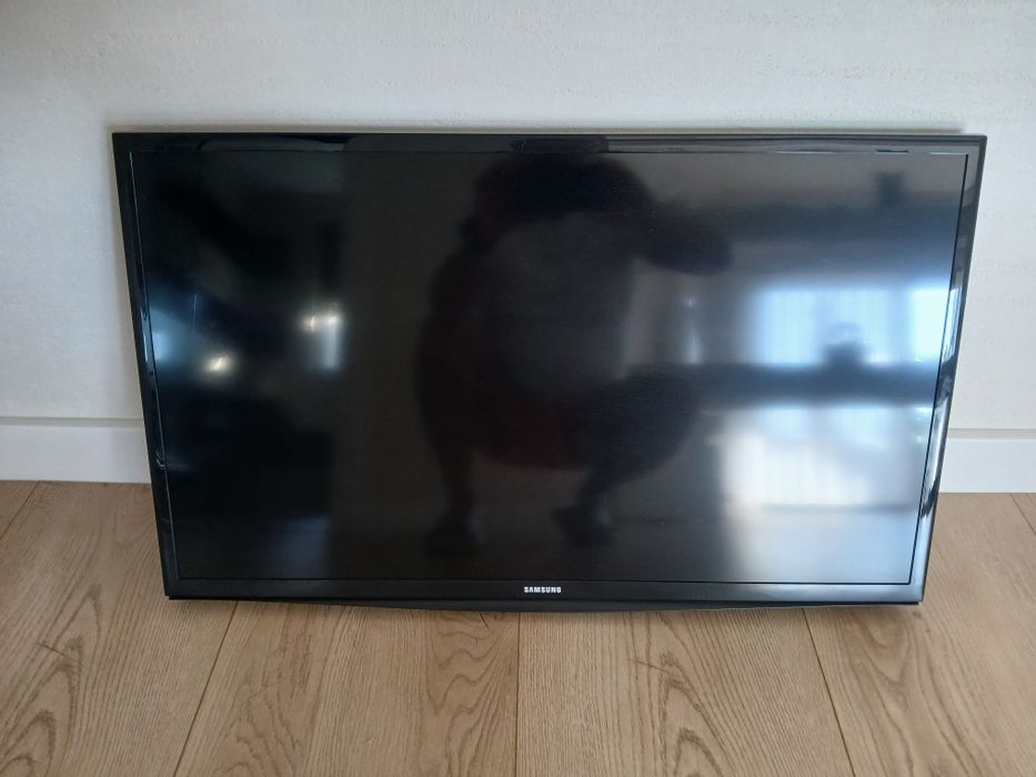 Telewizor LED Samsung 32 cale+tuner DVB+wieszak na ścianę