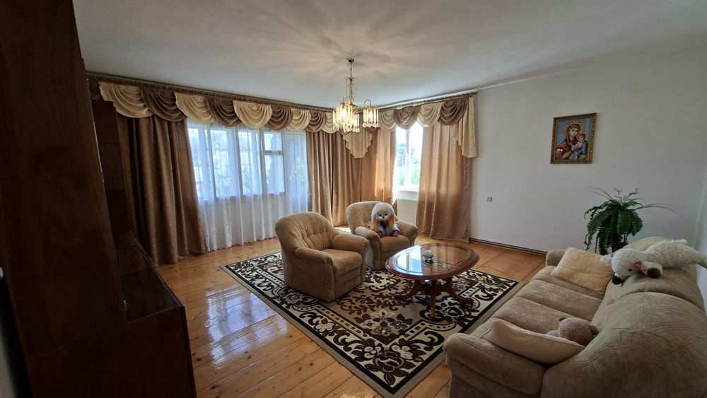 Продаж житлового будинку . Площа  220м².Земельна ділянка 11 сот.Програми. Є-відновлення.  Комунікації.Меблі .Техніка .