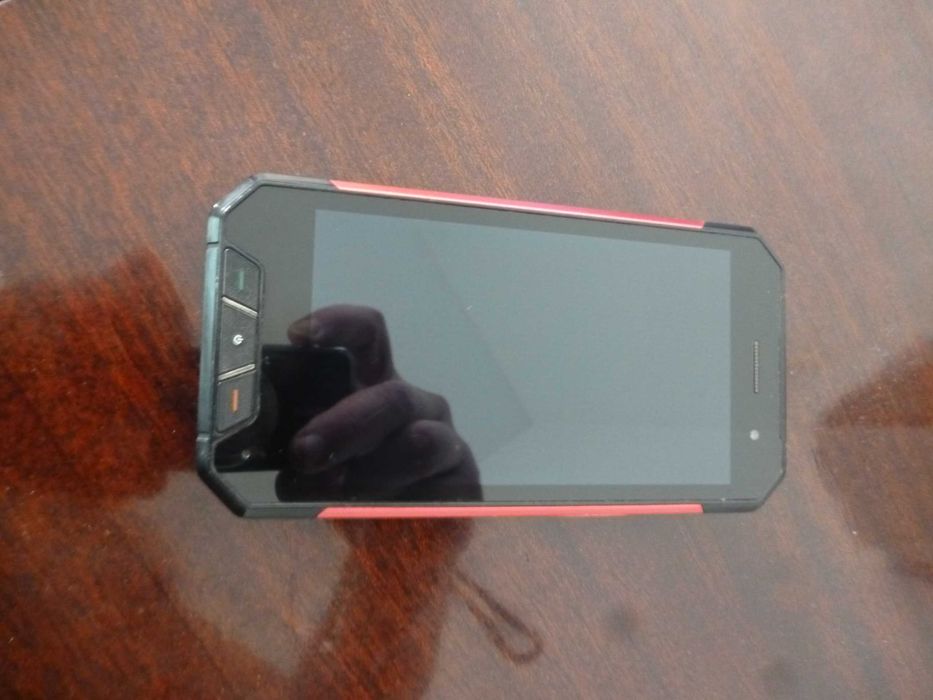 Продам защищенный смартфонEVOLVEO StrongPhone Q7 LTE на з/ч или ремонт