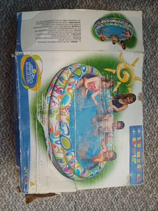 Надувний дитячий  басейн.