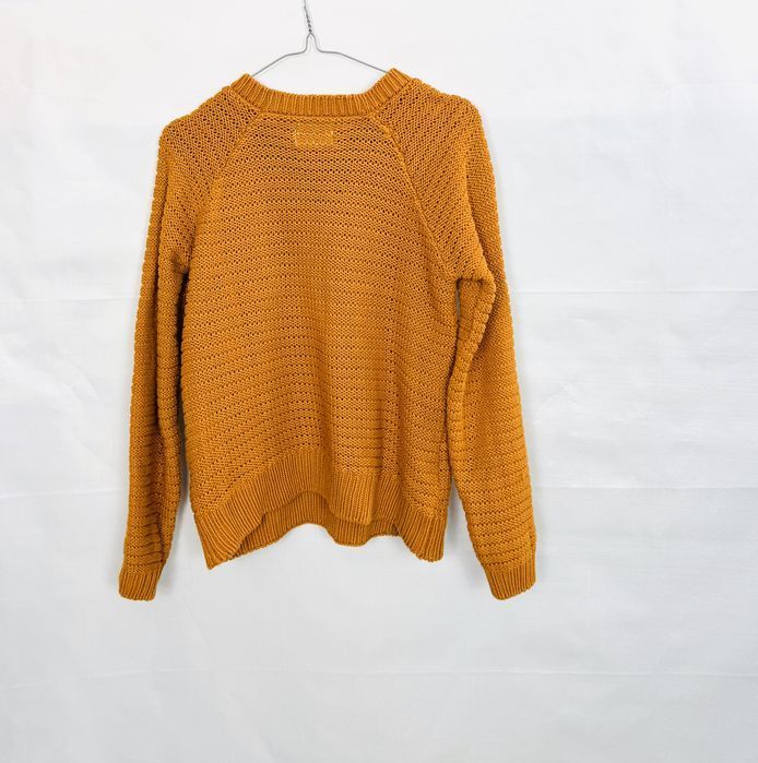 Złoty sweter ażurowy ze stójką XS 34