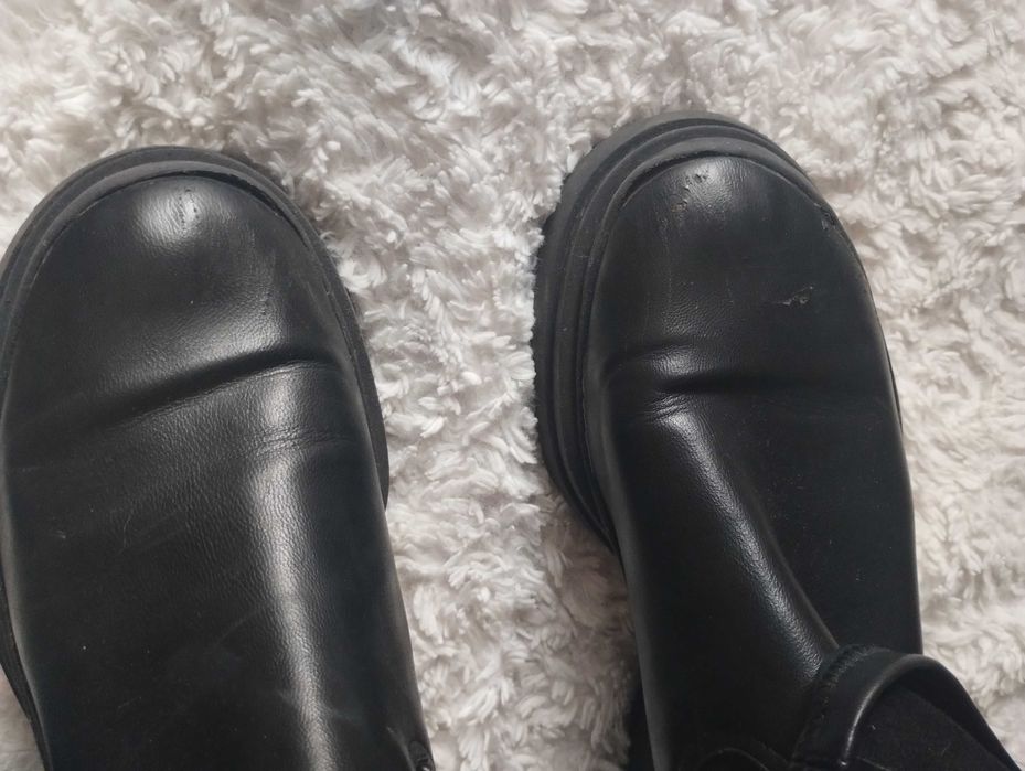 Czarne kozaki zimowe trapery