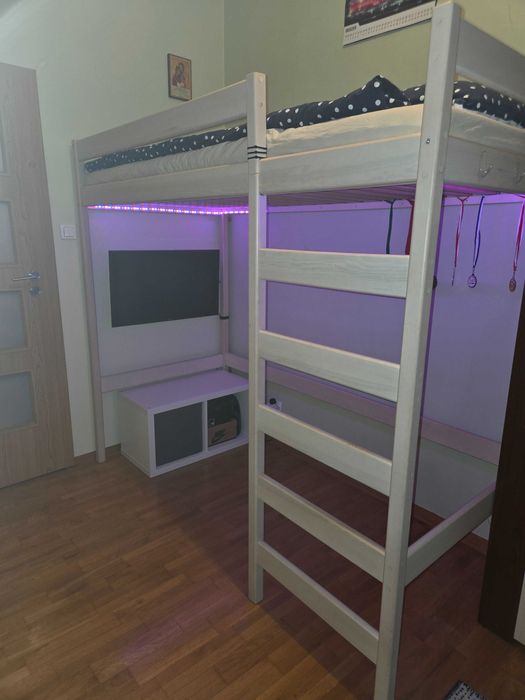 Drewniane łóżko na antresoli Lukdom Łukasz