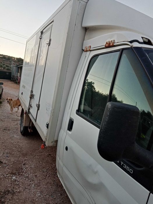 Ford Transit com contentor ligeiro