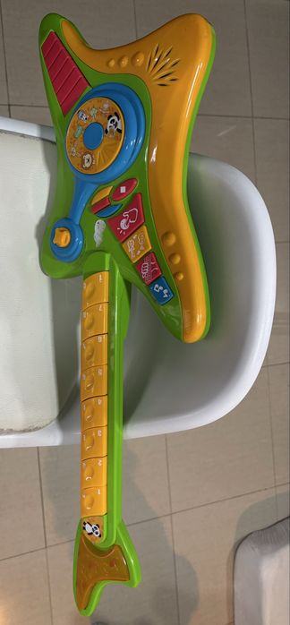 Guitarra do Panda de brincar