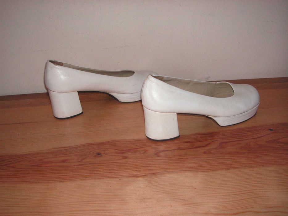 Sapatos Brancos de Pele T / 37