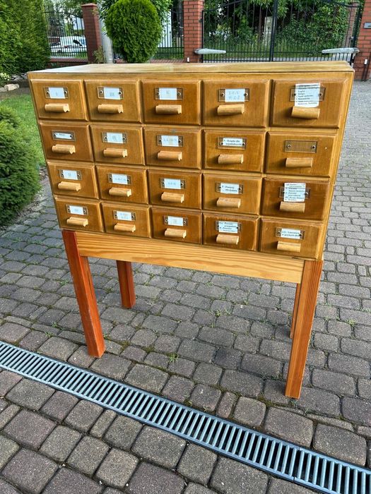 Szafka biblioteczna