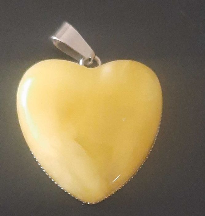 naszyjnik z bursztynem , zawieszka