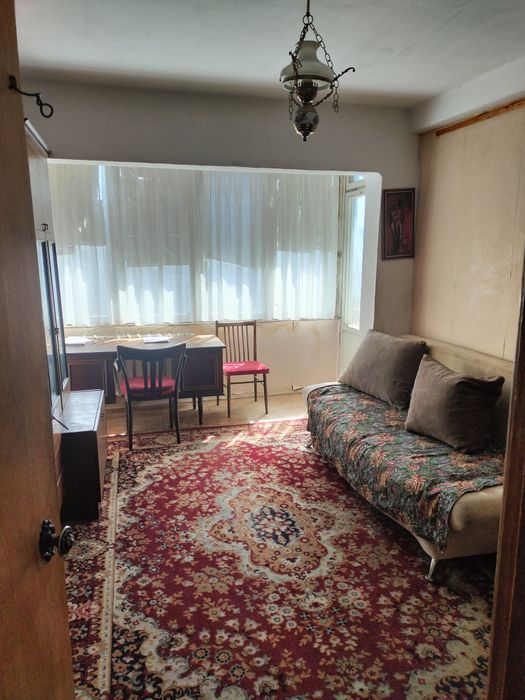 Здається кімната...