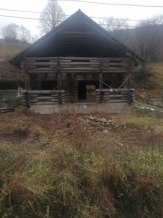 Дикий зруб у Карпатахк— свій еко-будинок у горах