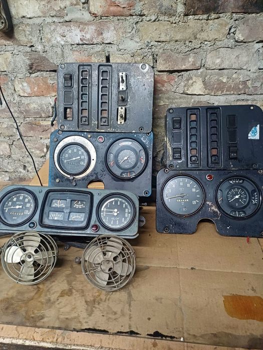 Щиток приборів зіл