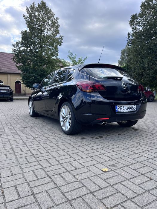 Opel Astra J 2010 rok