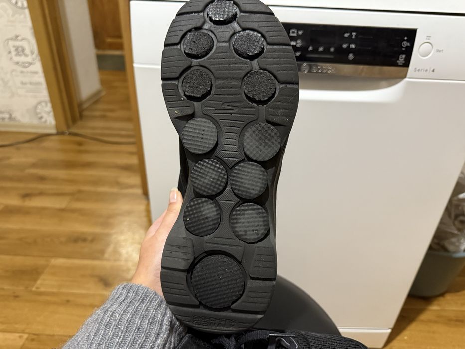 Skechers чоловічі 43 розмір