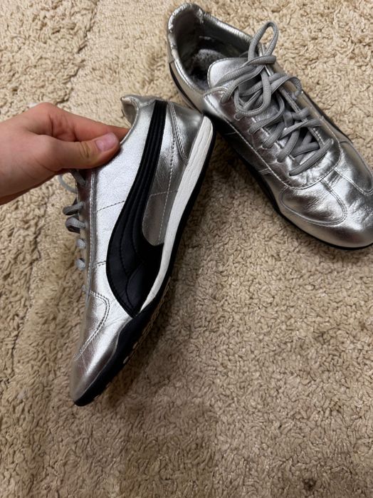 Срібні кросівки puma