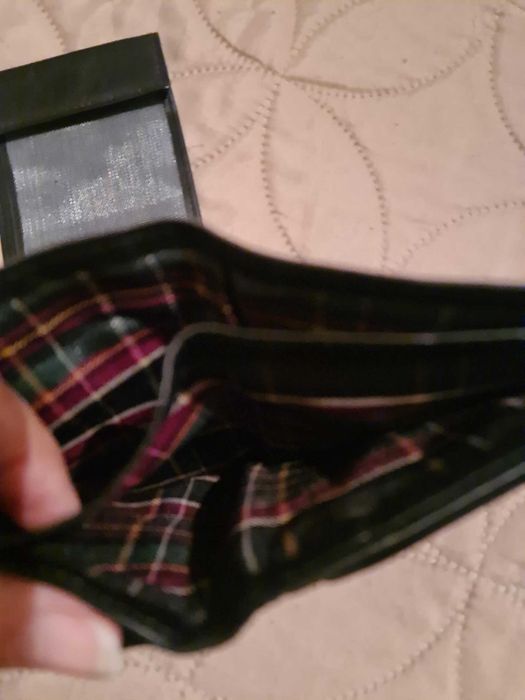 Carteira para homem, em castanho escuro, diversos compartimentos