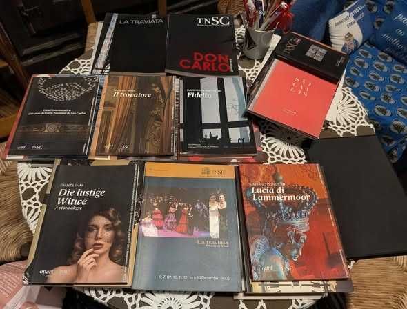Livros para acompanhar as óperas Teatro de S. Carlos