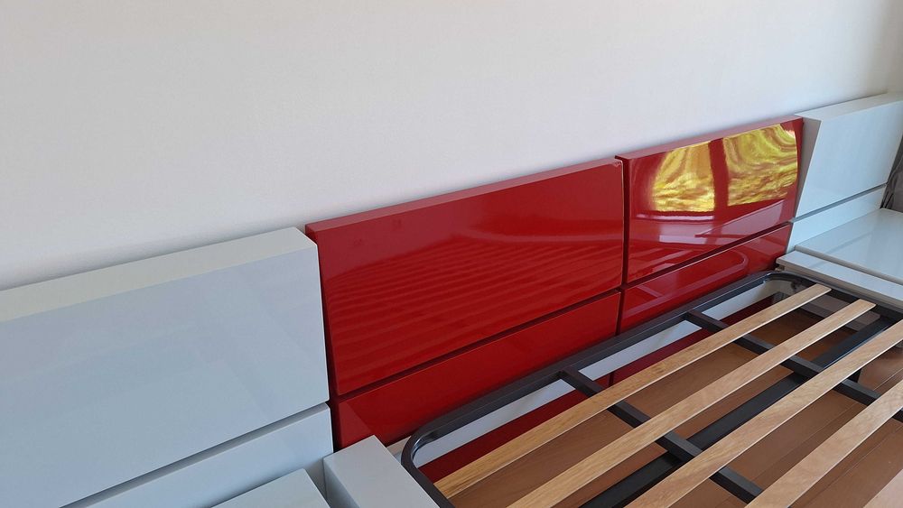 Cama design moderno com cabeceira e mesas de cabeceira