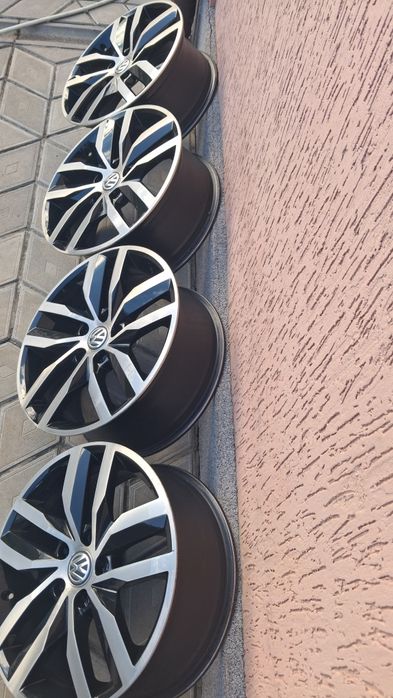 Оригінальні диски титани VW Golf 5/112R17 vag Madrid