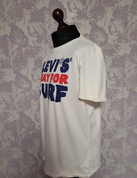 Футболка Levi's.