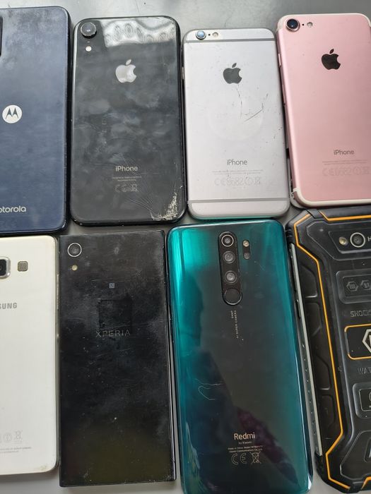 Sprzedaję CZĘŚCI do takich telefonów wyświetlacze uszkodzone