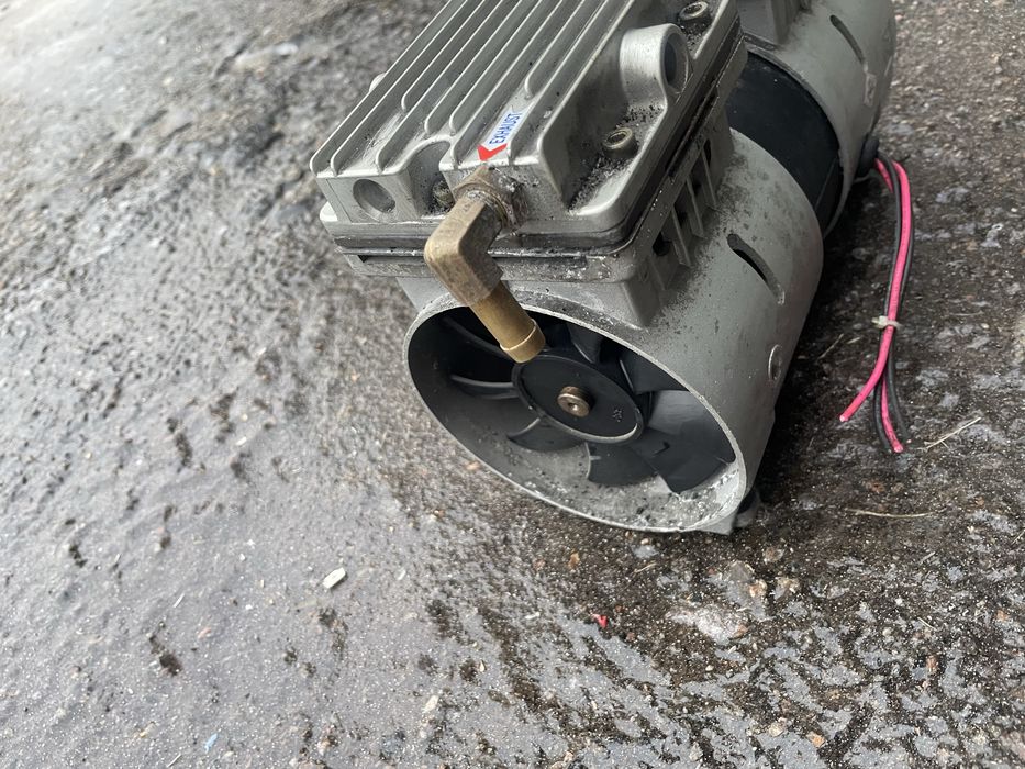 Безмасляний повітряний компресор 220V / 500W, тихий, справний