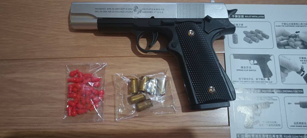 Іграшковий пістолет