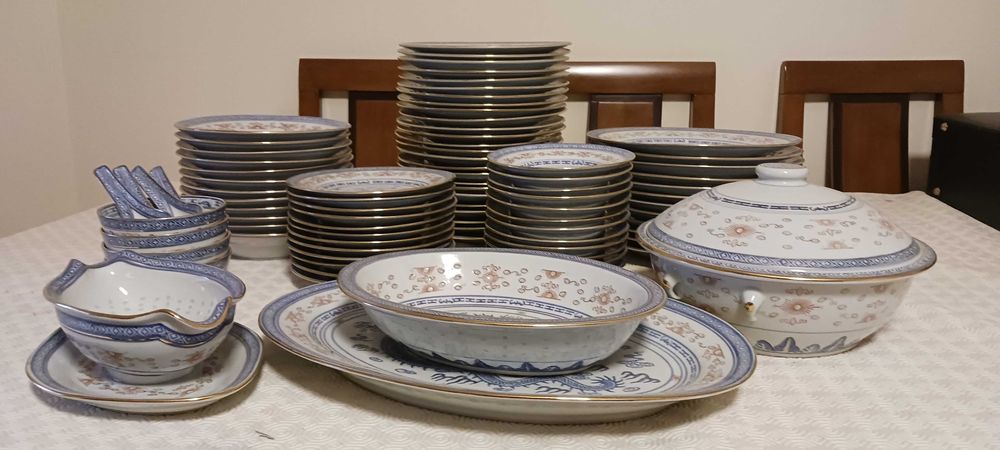 Serviço de Porcelana Chinesa "Bago de Arroz" - 122 peças