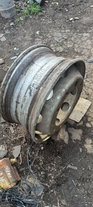 Диск  грузовой r22.5 лопнутий
