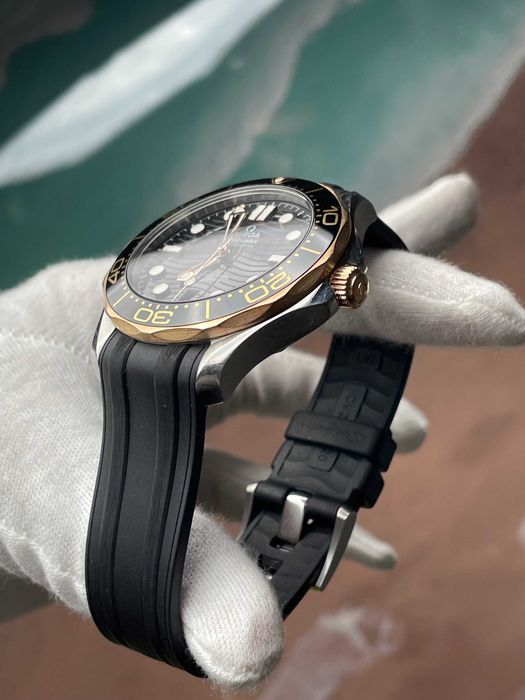 Omega Seamaster 300 18k Sedna Gold Oro 210.22.42.20.01.002