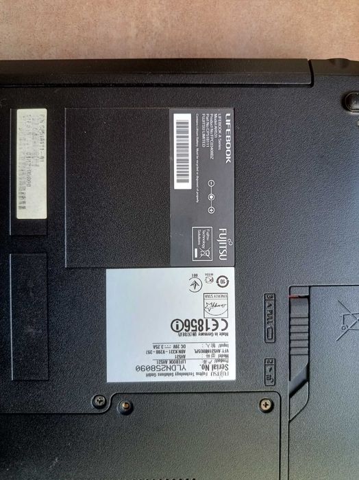 Sprzedam laptopa Fujitsu AH 531