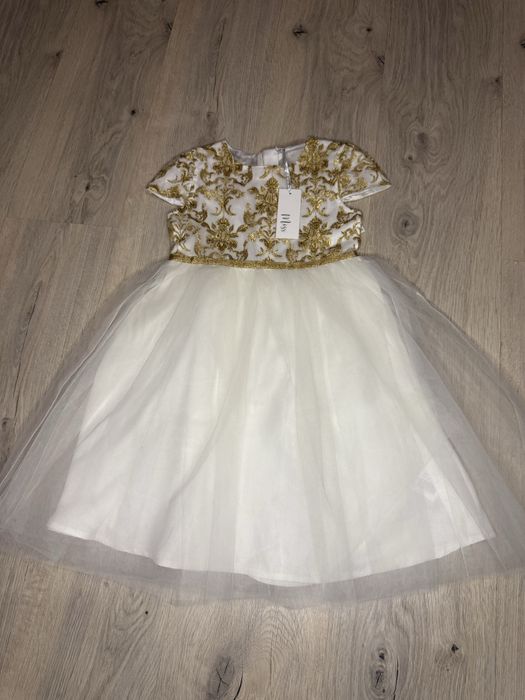 Святкова сукня на дівчинеу 3-4 рочки