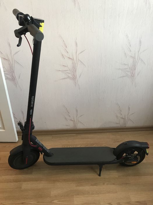 Продам електросамокат Xiaomi scooter 4