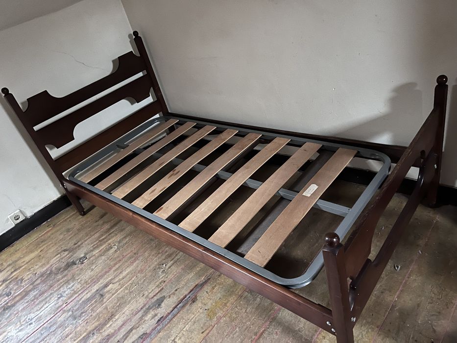 Estrutura de cama com estrado