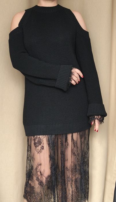 В'язаний довгий светр  з 100 меринос й мереживна спідниця
