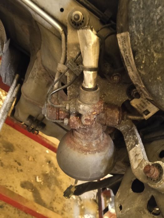 Rozdzielacz zawór zawieszenia przód Citroen C5 x7 III